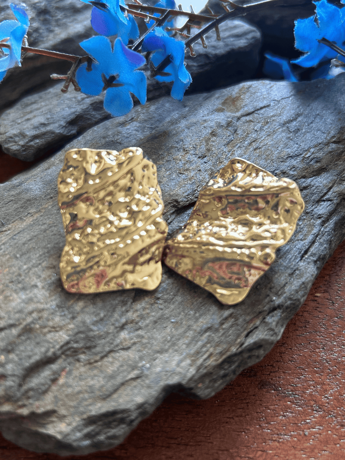 Monolith Textured Studs