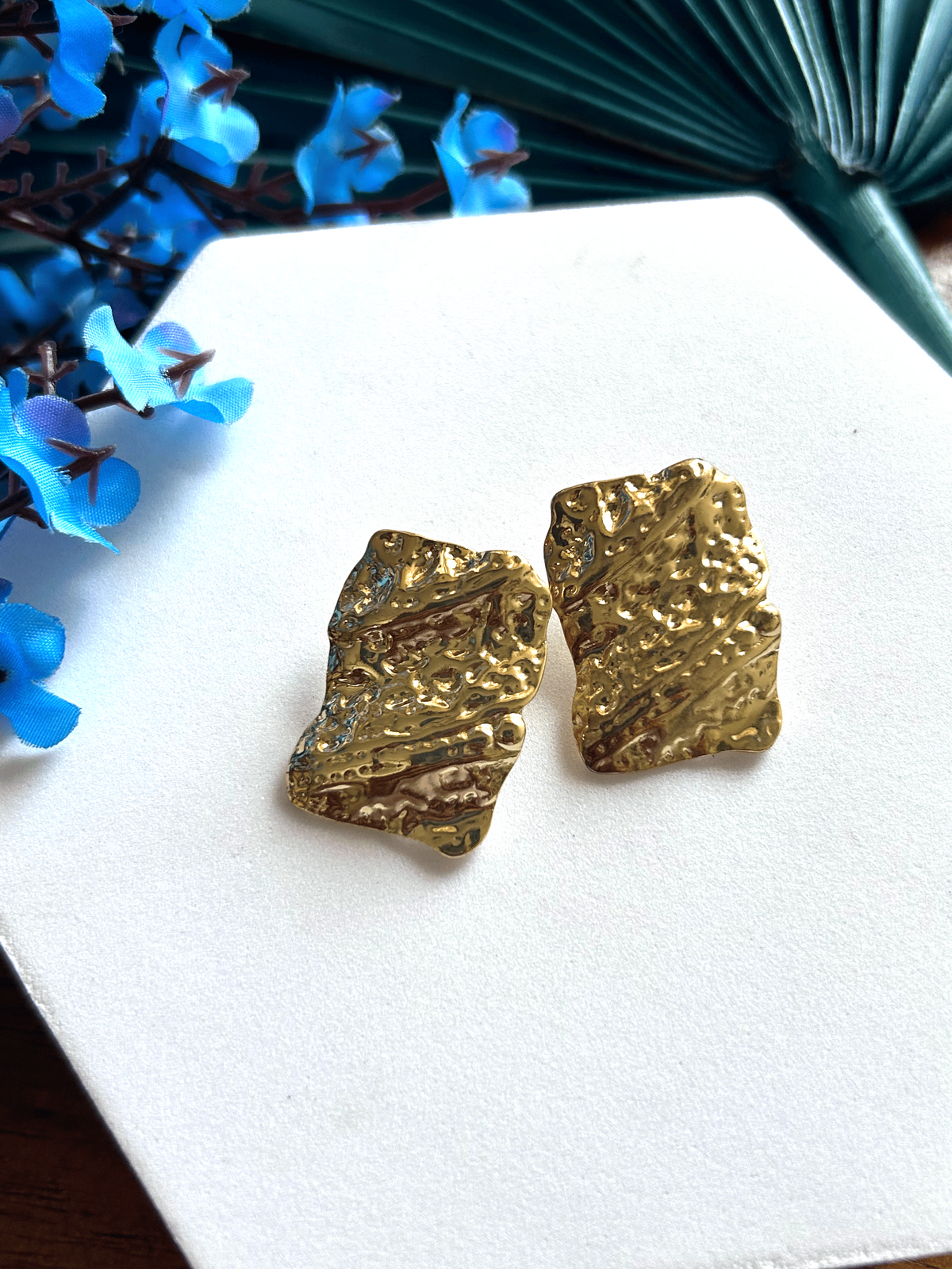 Monolith Textured Studs