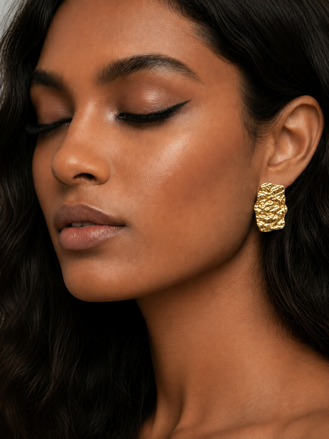 Monolith Textured Studs